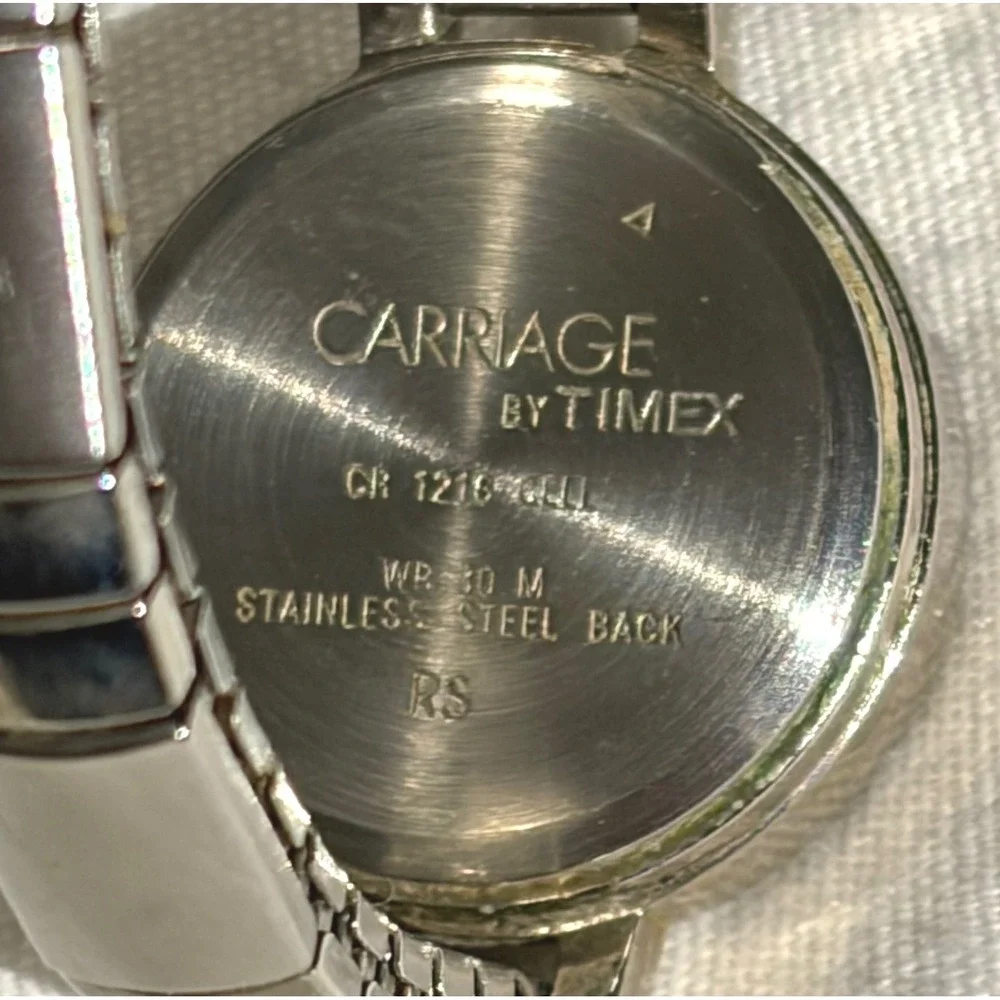 Carriage by Timex‎ Ladies Quartz Wrist Watch Silver Tone Band Retro Style